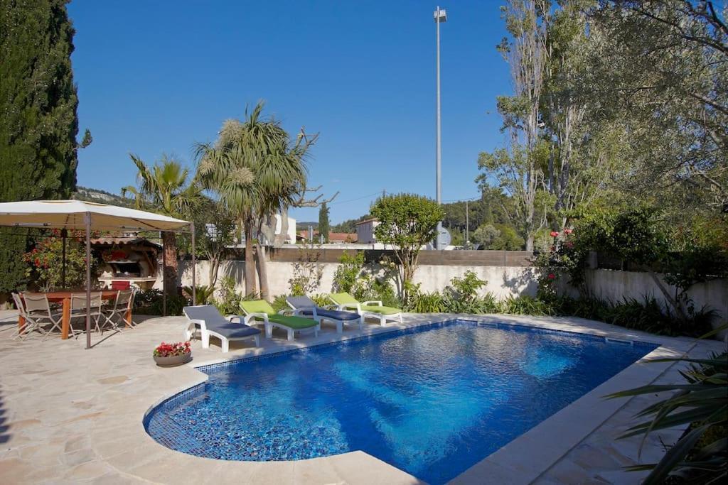 Dans Avec Piscine Cassis