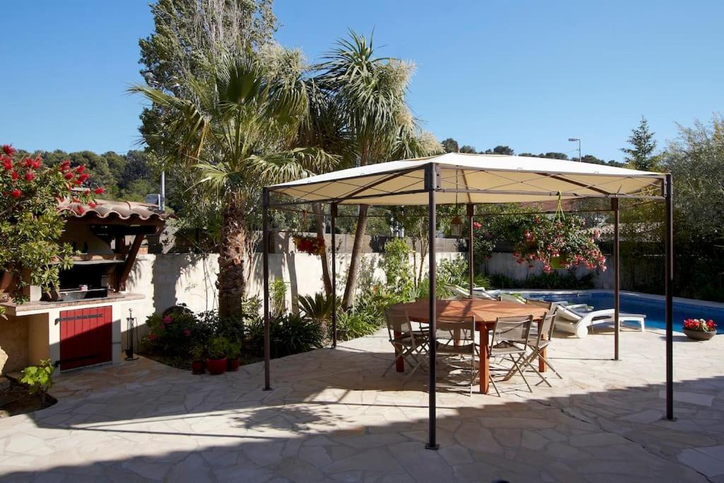 Dans Avec Piscine Cassis